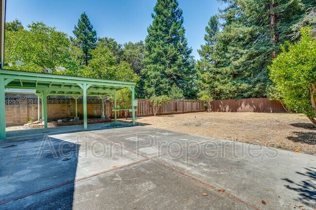 Building Photo - 67 Holbrook Ln