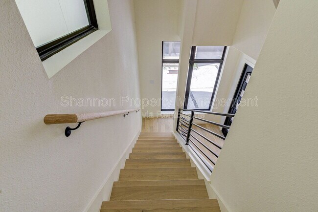 Building Photo - 1803 Dunlavy St