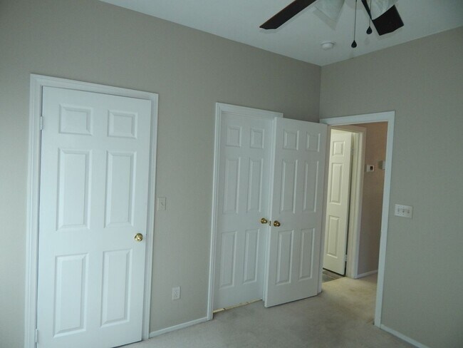 Building Photo - Gorgeous 3Bed/3Bath 2 Story home w/ office...