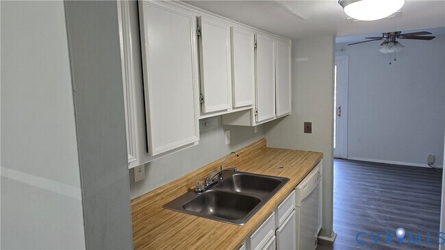 Building Photo - 726 Sturgis Dr