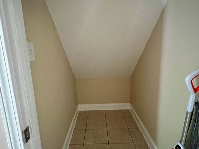 Building Photo - 3 bedroom + loft & 2.5 bedroom  in gated c...