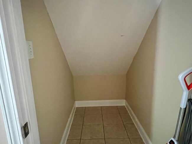 Building Photo - 3 bedroom + loft & 2.5 bedroom  in gated community