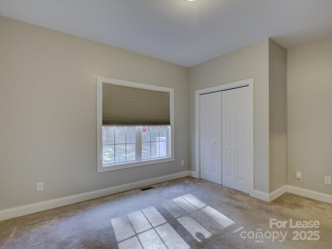 Building Photo - 4405 Sugar Cane Ct