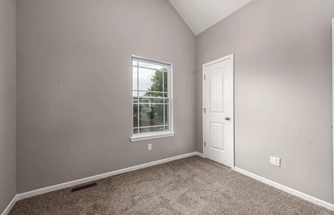 Building Photo - 4766 Lakecrest Dr
