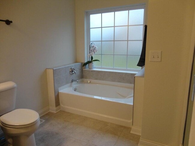 Building Photo - 4796 S Lynn Dr
