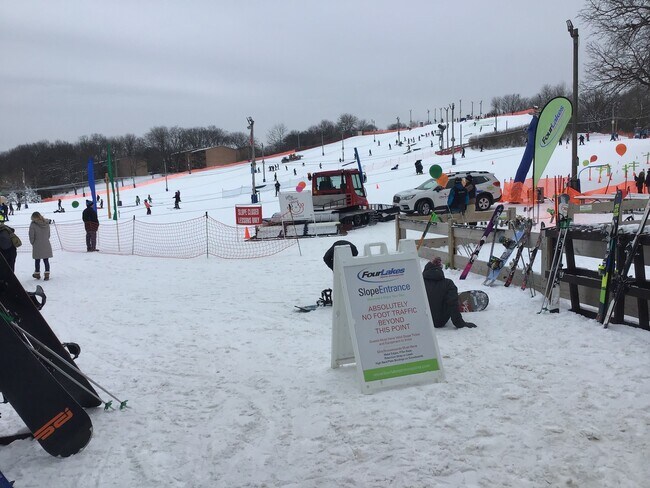 Building Photo - 5950 Oakwood Dr