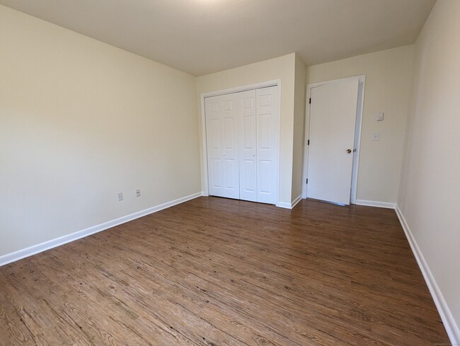 Building Photo - 101 Belair Dr