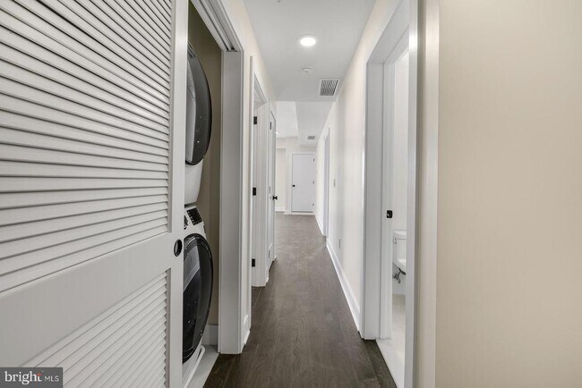 Building Photo - 1868 Frankford Ave