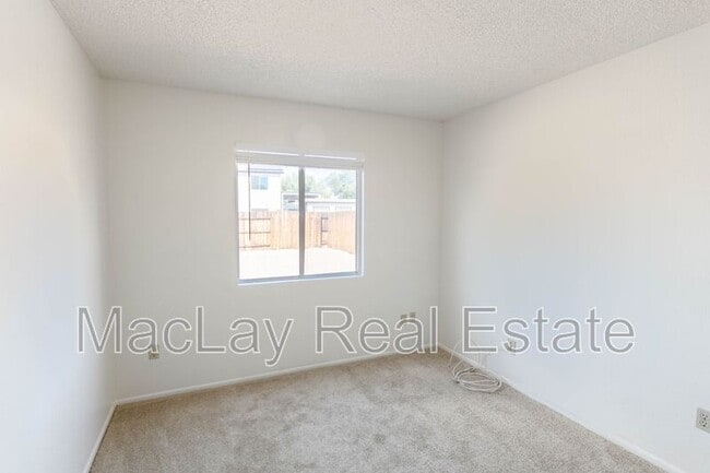 Building Photo - 1586 W Curry Dr