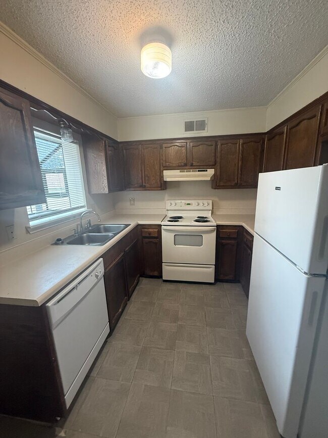 Building Photo - 3033 Toulon Dr