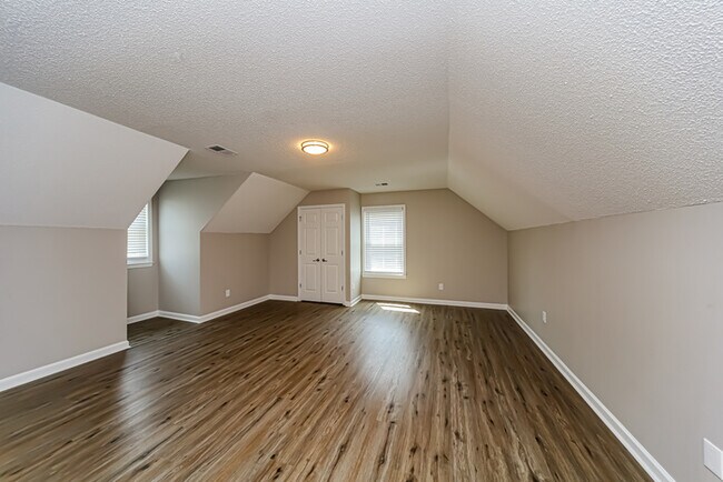 Building Photo - Spacious 4 Bedroom Memphis Home