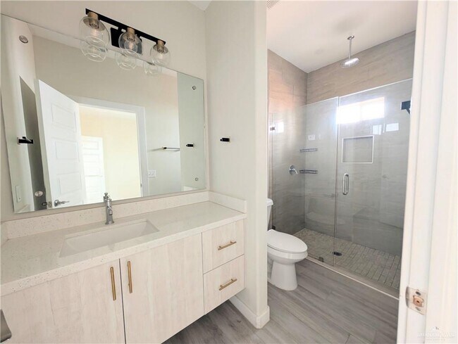 Building Photo - 14 S McColl Rd