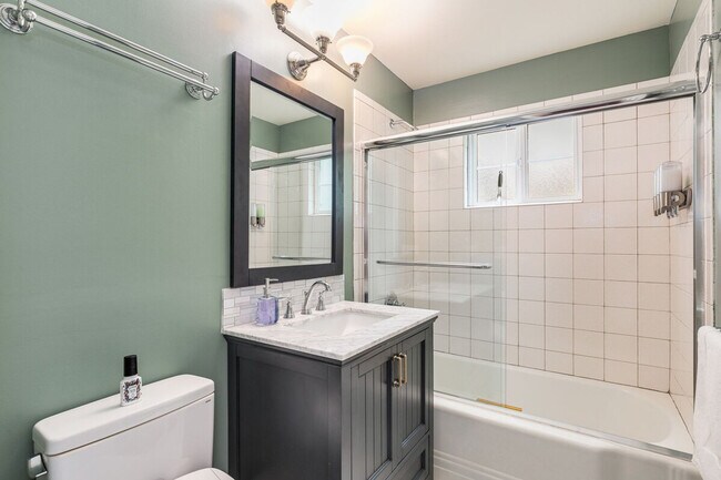 Building Photo - 3177 NE 84th St