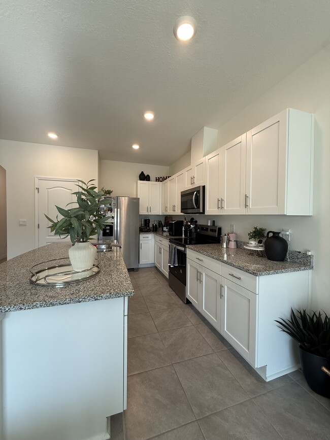 Building Photo - 111 Maya Wy