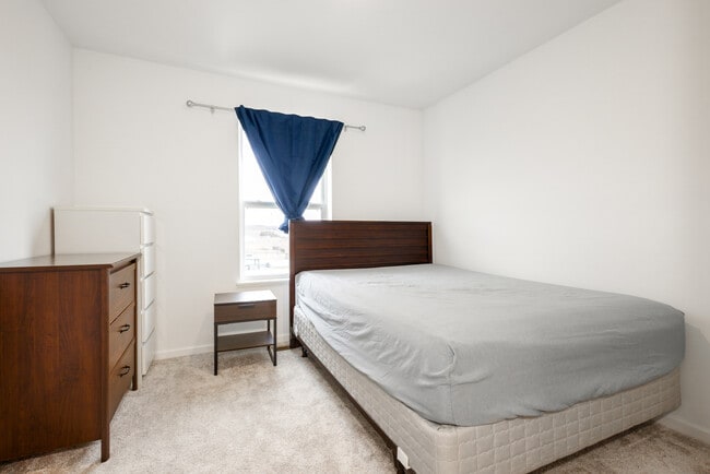 Building Photo - 1300 Kentwood Dr