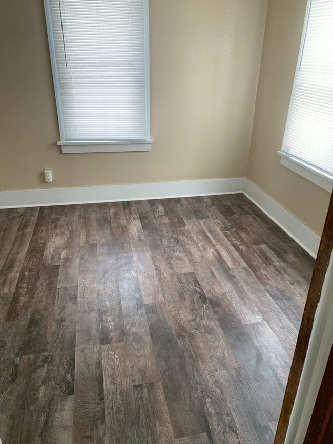 Building Photo - One bedroom house, newer flooring $650 per...