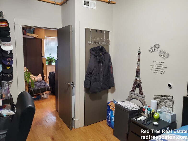 Building Photo - 21 Greylock Rd