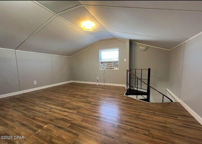 Building Photo - 331 Christmas Tree Ln