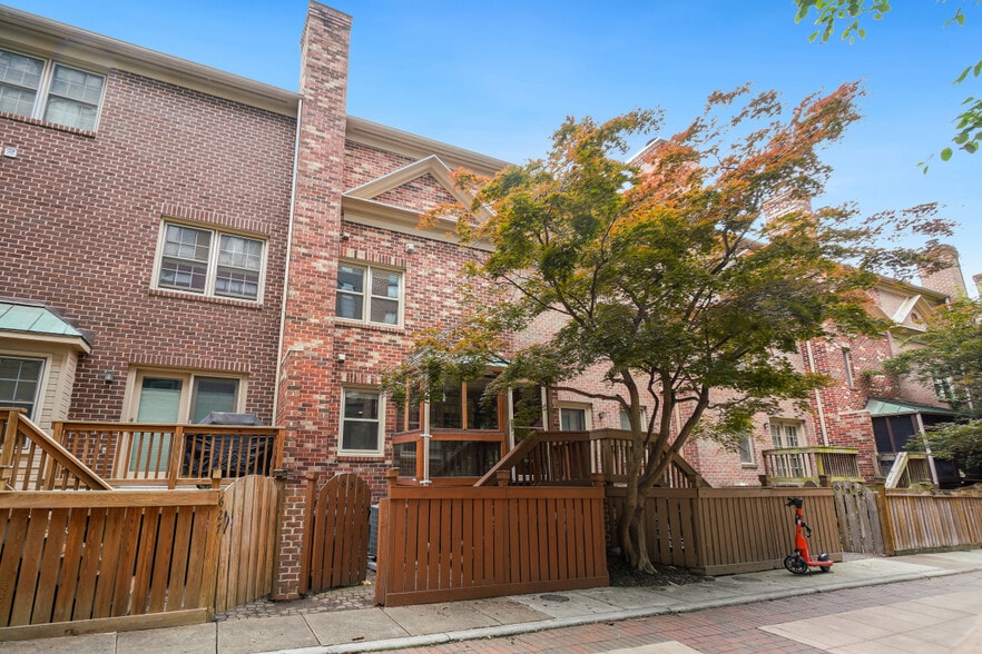 Building Photo - 631 N Tazewell St
