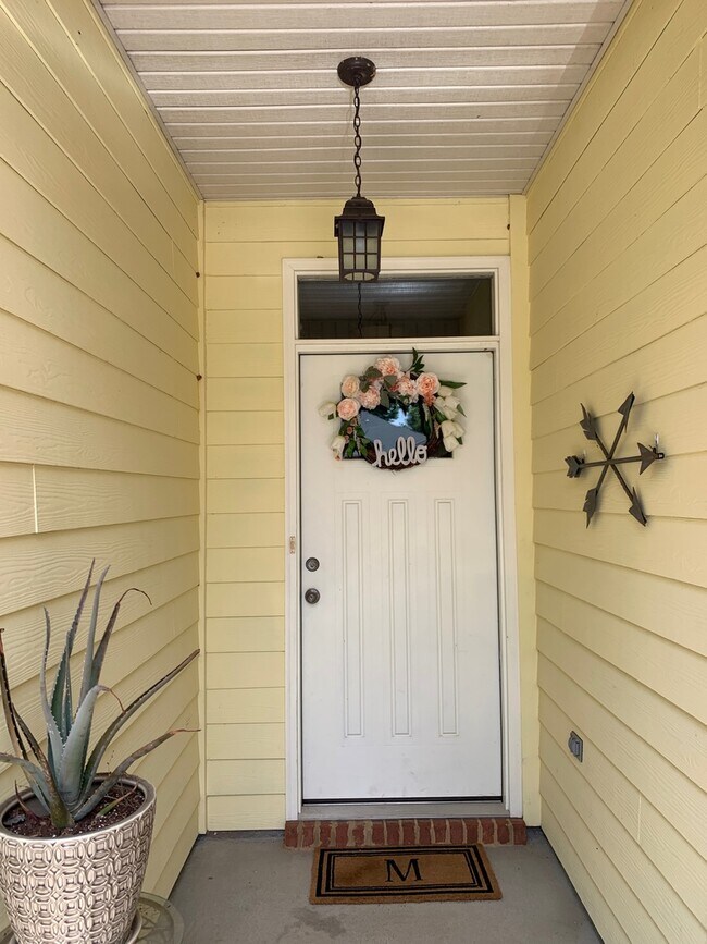 Building Photo - 3/2 IN HAMPTON CREEK SUBDIVISION- AVAILABLE SEPTEMBER 1, 2026