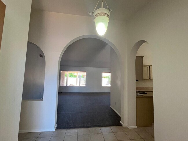 Building Photo - 10302 E Coopers Hawk Dr