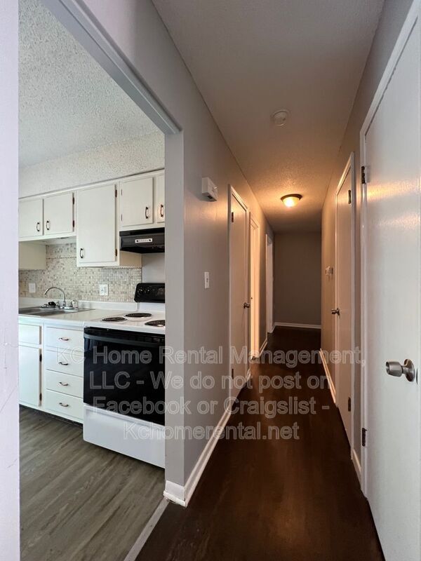 Building Photo - 6708 W 71st Terrace