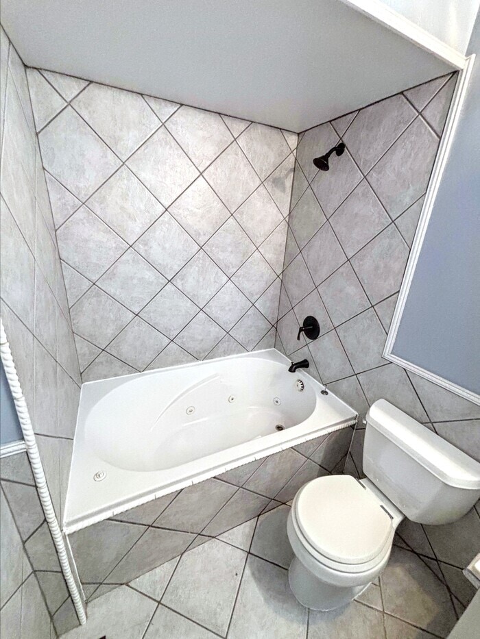 Building Photo - 813 Big Bend Woods Dr