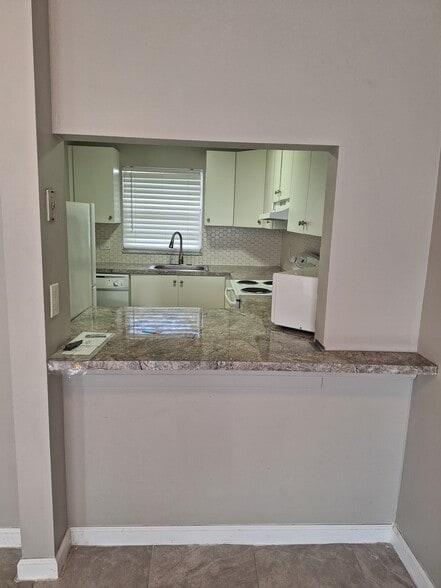 Building Photo - 9441 Live Oak Pl