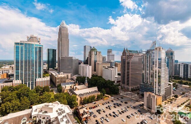 Building Photo - 215 N Pine St