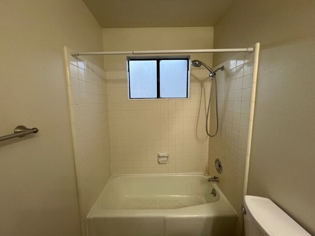 Building Photo - Single story home located in Lakewood Elementary School District!