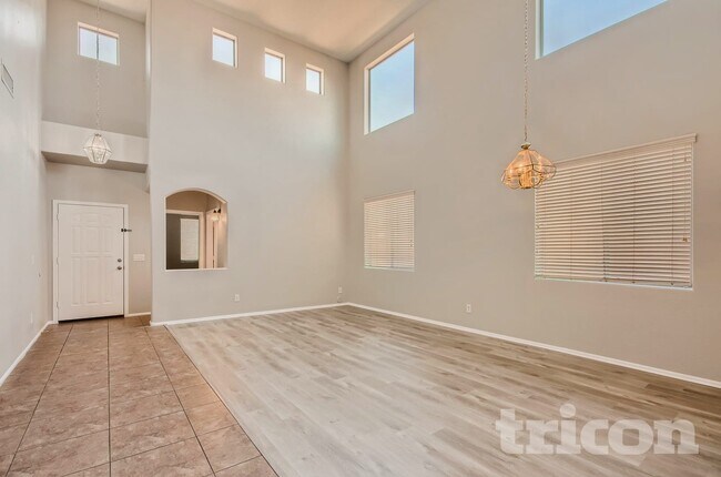Building Photo - 1353 E Judi Dr