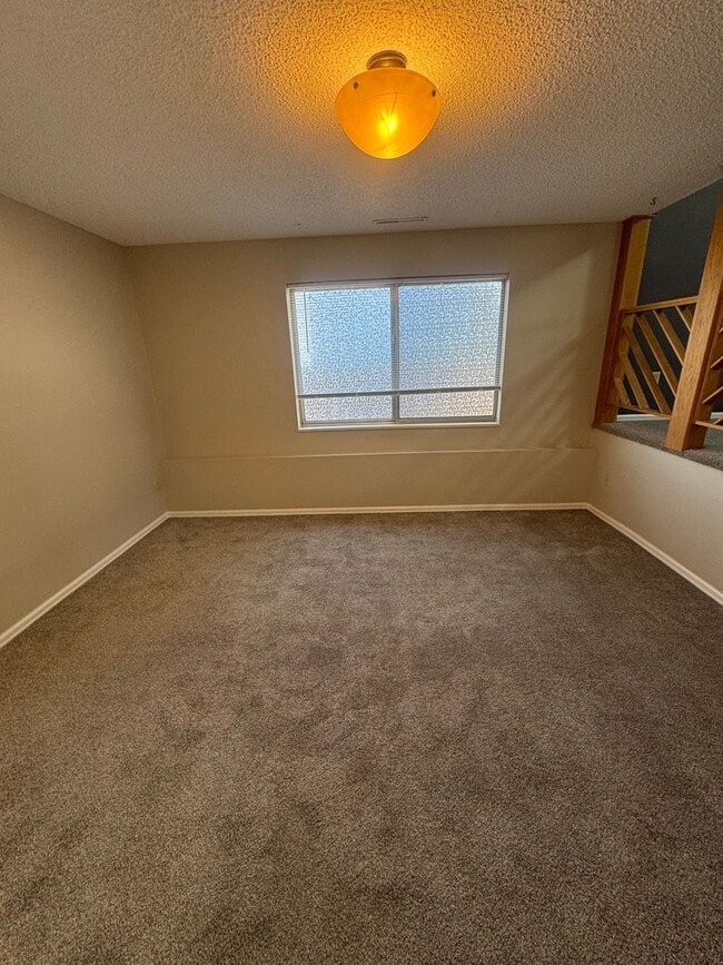 Building Photo - 4 Bedroom Home in Villa Loma-Available NOW