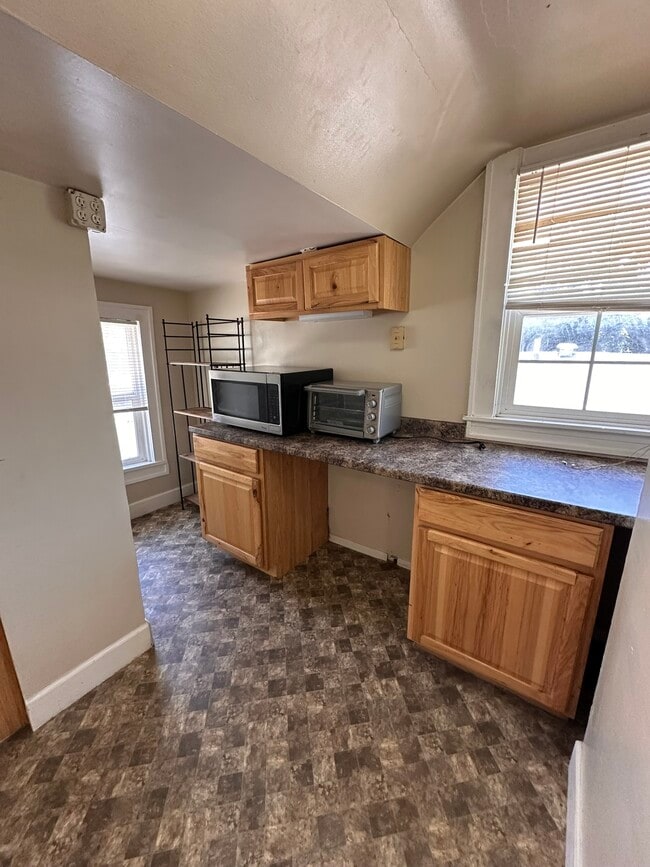 Building Photo - 1332 E 400 S