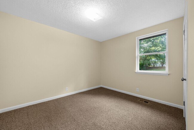 Building Photo - 3 Bedroom Home For Rent Near Needmore Road!