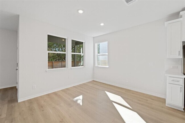 Building Photo - 4908 Plum Peach Bend