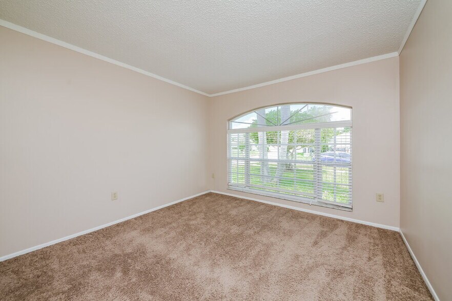 Building Photo - 13203 Pine Creek Cir
