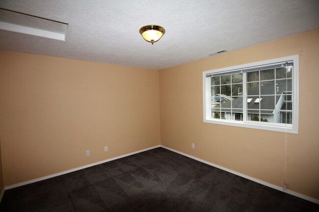 Building Photo - 3bd/2ba With Beautiful Private Fully Fence...