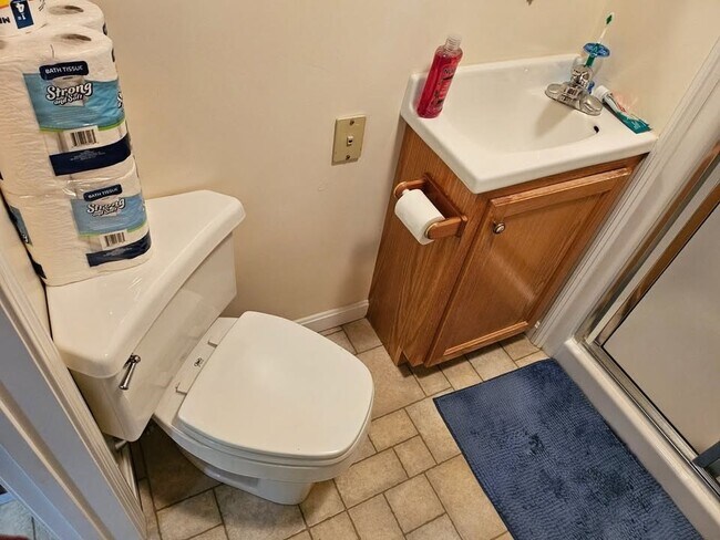 Building Photo - 39 Beach St