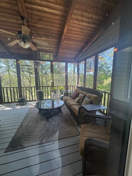 Building Photo - 585 Kings Peak Dr