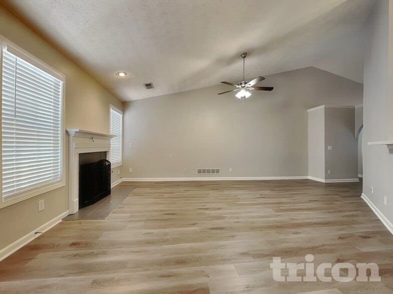 Building Photo - 16 Waterloo Ct