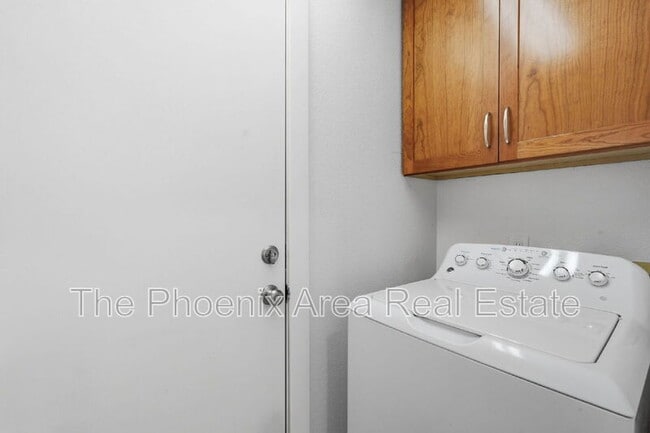 Building Photo - 507 W Nopal Ave