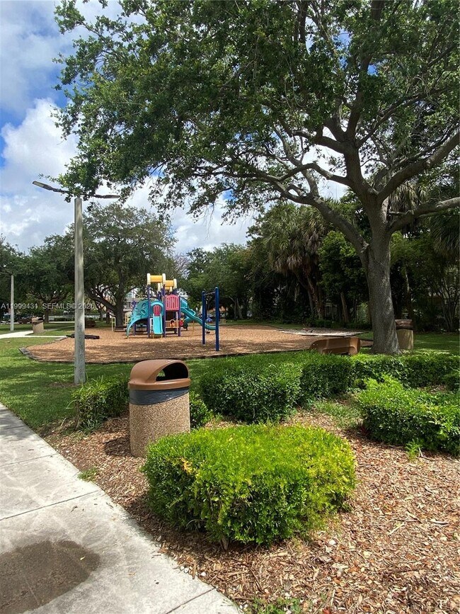 Building Photo - 1855 NE 121st St