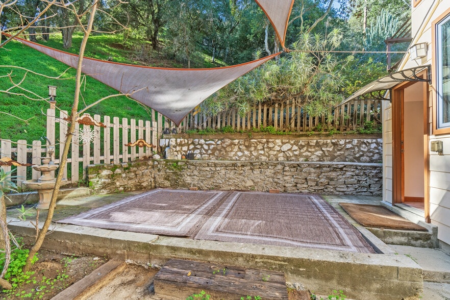 Building Photo - 3705 Fredonia Dr