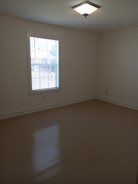 Building Photo - 202 Yancey St