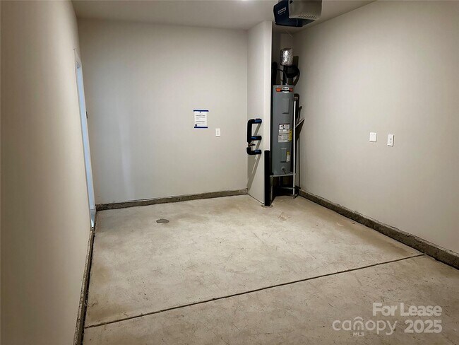 Building Photo - 6126 Starview Ter