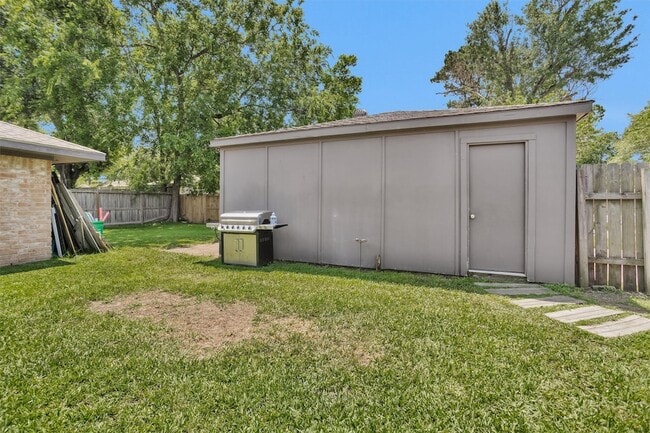 Building Photo - 4735 Lost Oak Dr