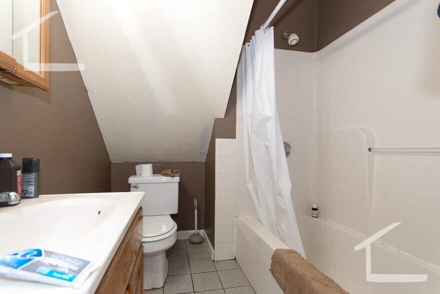 Building Photo - 86 Linden St