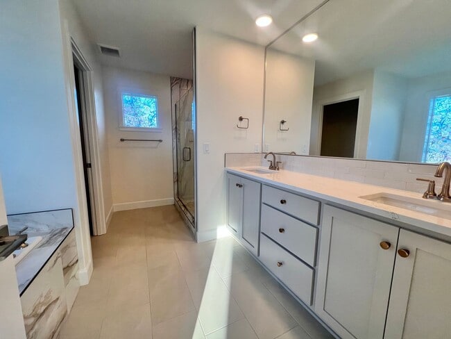 Building Photo - Gorgeous Ridgefield Home