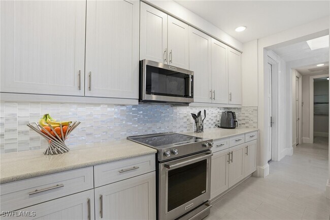 Building Photo - 1030 3rd Ave S