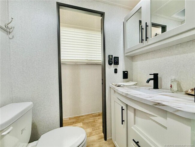 Building Photo - 10725 S Ocean Dr